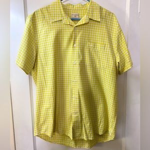 Dockers button down short sleeve shirt. Smoke free environment.